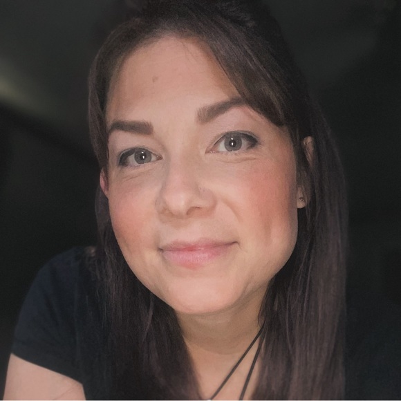 Meet your Posher, Amanda! - Picture 2 of 9